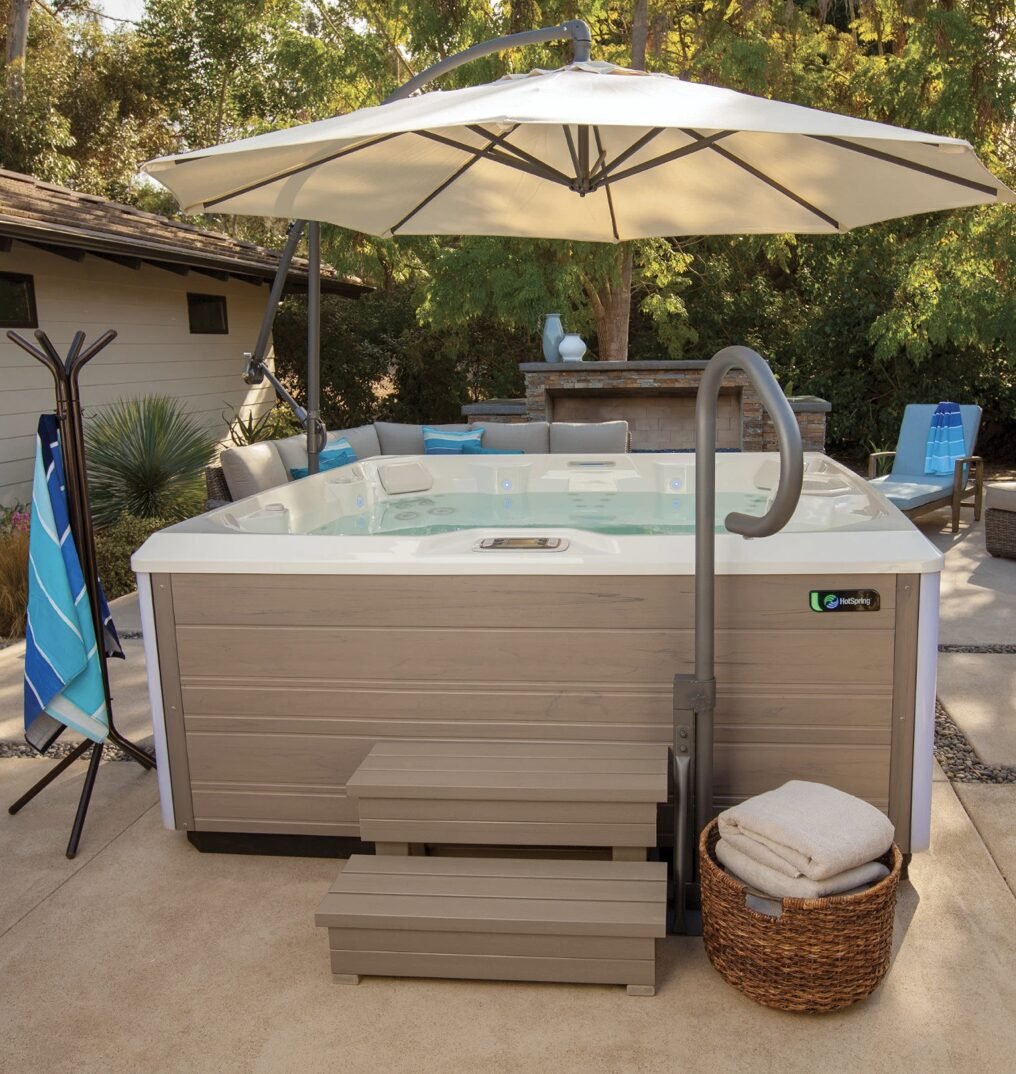 Outdoor Jacuzzi Idea